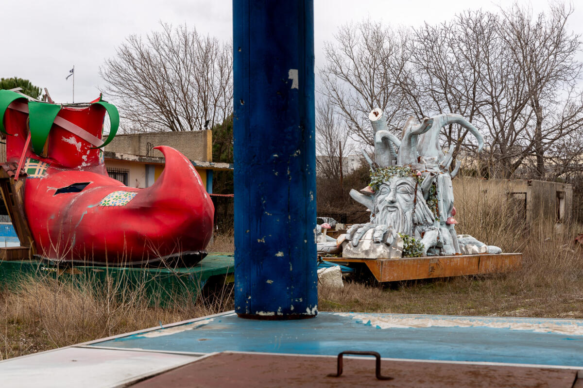 The Merry Cemetery_02