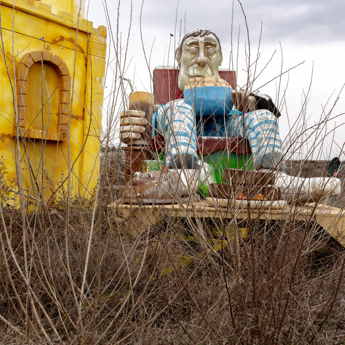 The Merry Cemetery_03